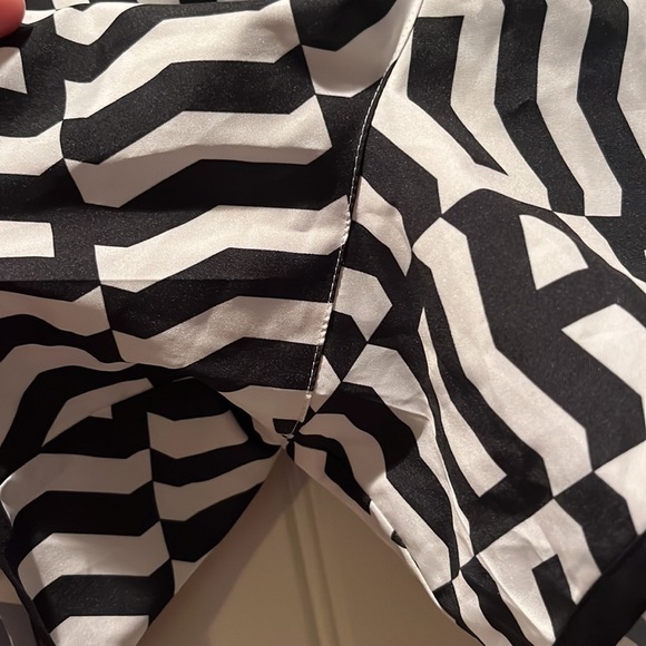 CUTE black white Adidas running aeroready shorts 4” Large - Picture 4 of 7